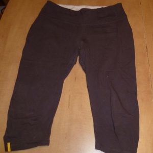 3/$10 - Lolë Capri legging